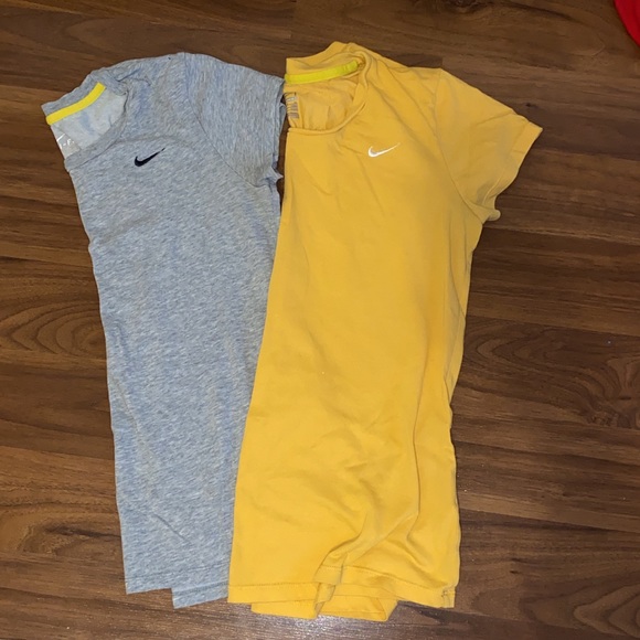 Nike tshirts - Picture 1 of 1